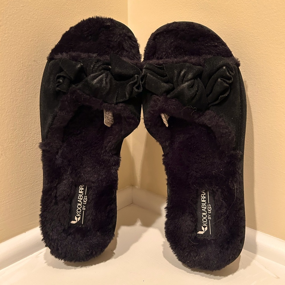 KOOLABURRA By UGG SLIP ON’s! Worn once! Size 6!